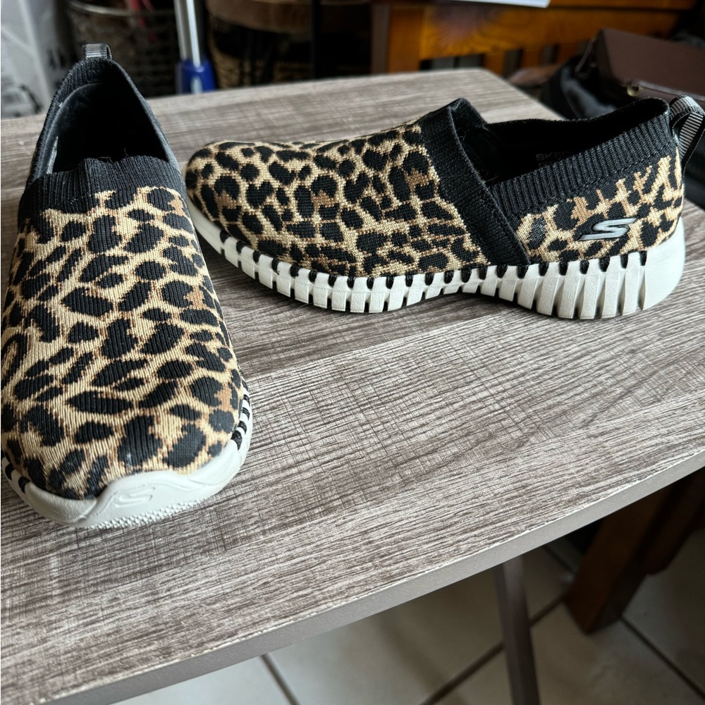 Sketchers Go Walk Smart - Safari - image 7